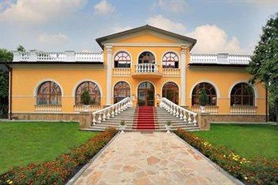 Royal Hotels And Spa Resorts Promenad Трускавец Екстериор снимка