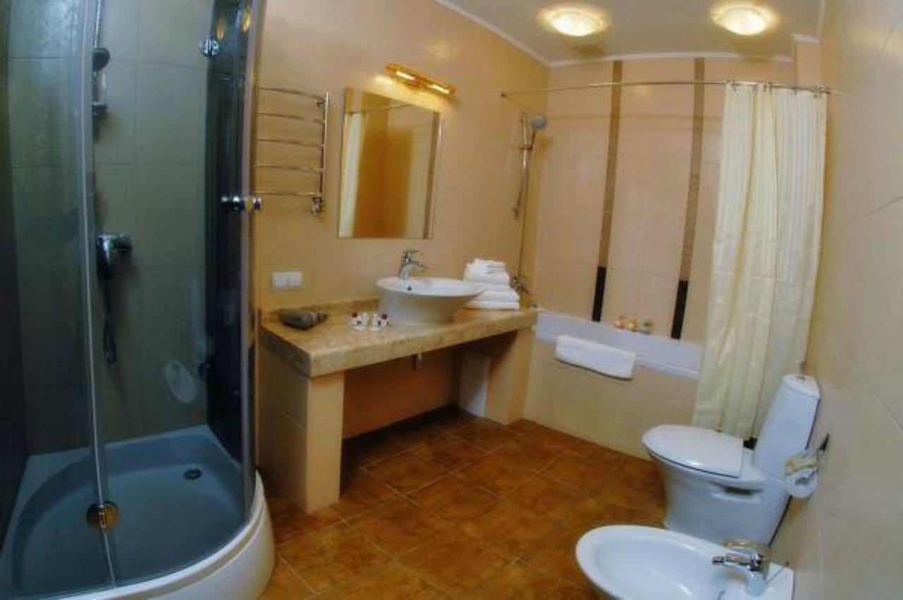 Royal Hotels And Spa Resorts Promenad Трускавец Екстериор снимка