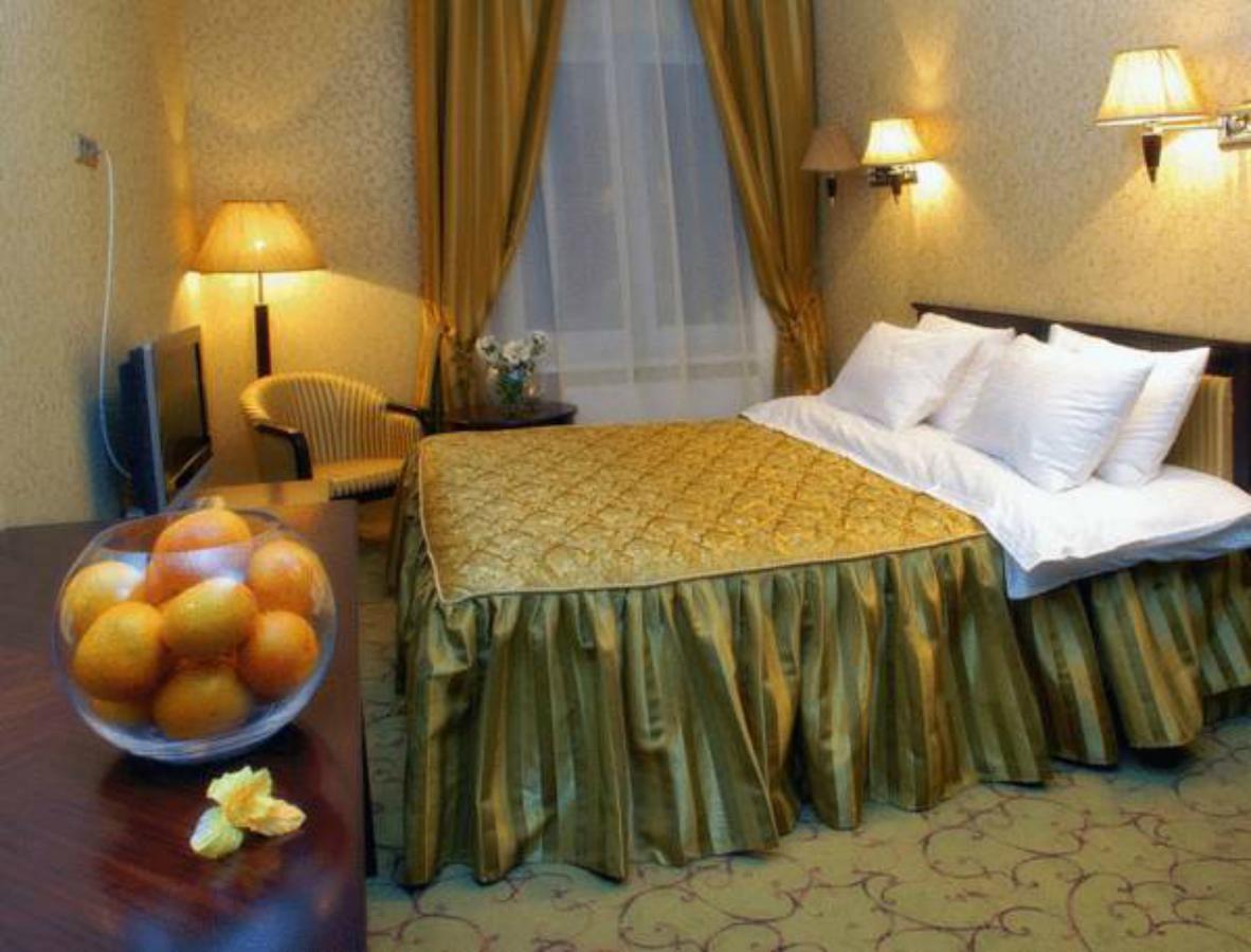 Royal Hotels And Spa Resorts Promenad Трускавец Екстериор снимка