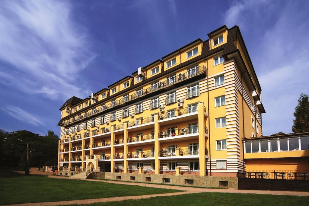 Royal Hotels And Spa Resorts Promenad Трускавец Екстериор снимка