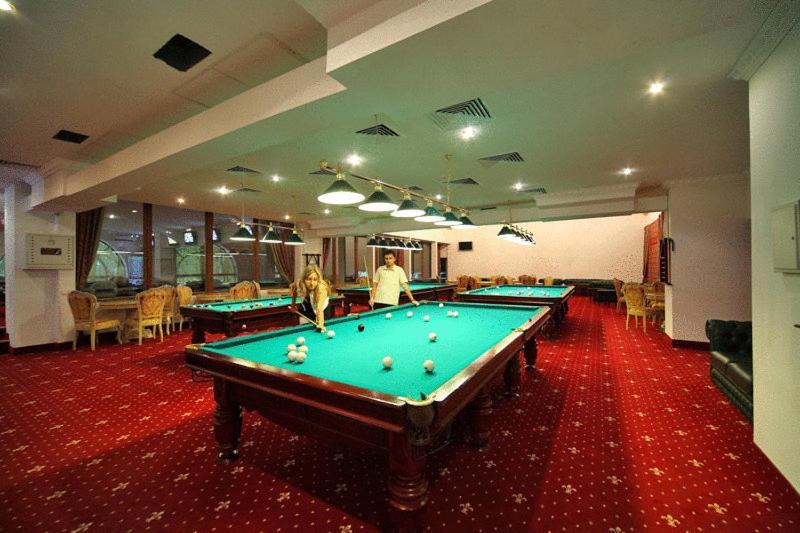 Royal Hotels And Spa Resorts Promenad Трускавец Екстериор снимка