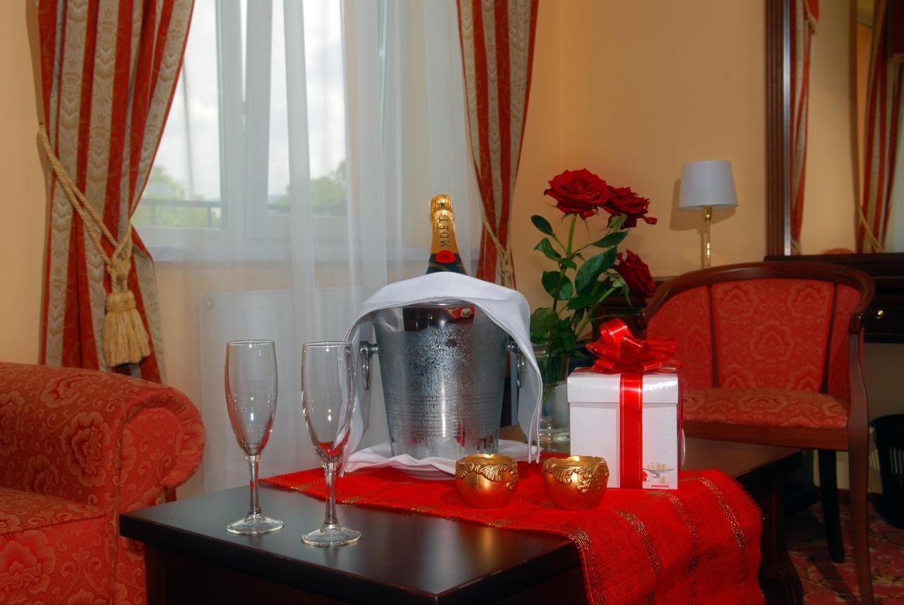 Royal Hotels And Spa Resorts Promenad Трускавец Екстериор снимка